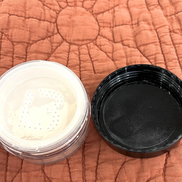 Lunar Beauty Translucent Light Powder & KVD Beauty Full Sleeve Tubing Mascara - Picture 4 of 5